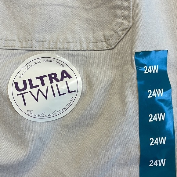 Gloria Vanderbilt Khaki Unltd. NWT Dark Vanilla Sierra Utility Shorts Size 24W - Picture 10 of 11